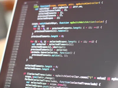 Code farbig dargestellt auf einem Bildschirm