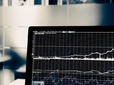 Ein Computerbildschirm mit einem Liniendiagramm für Industrial Data Science.